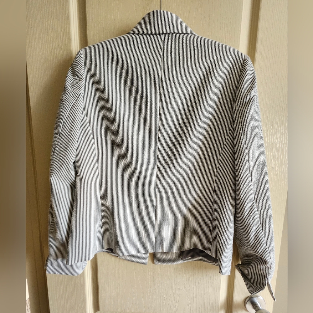 KASPER Seersucker Gray and White Classic Tailored Suit Jacket | Blazer. Size 6. - Picture 5 of 11